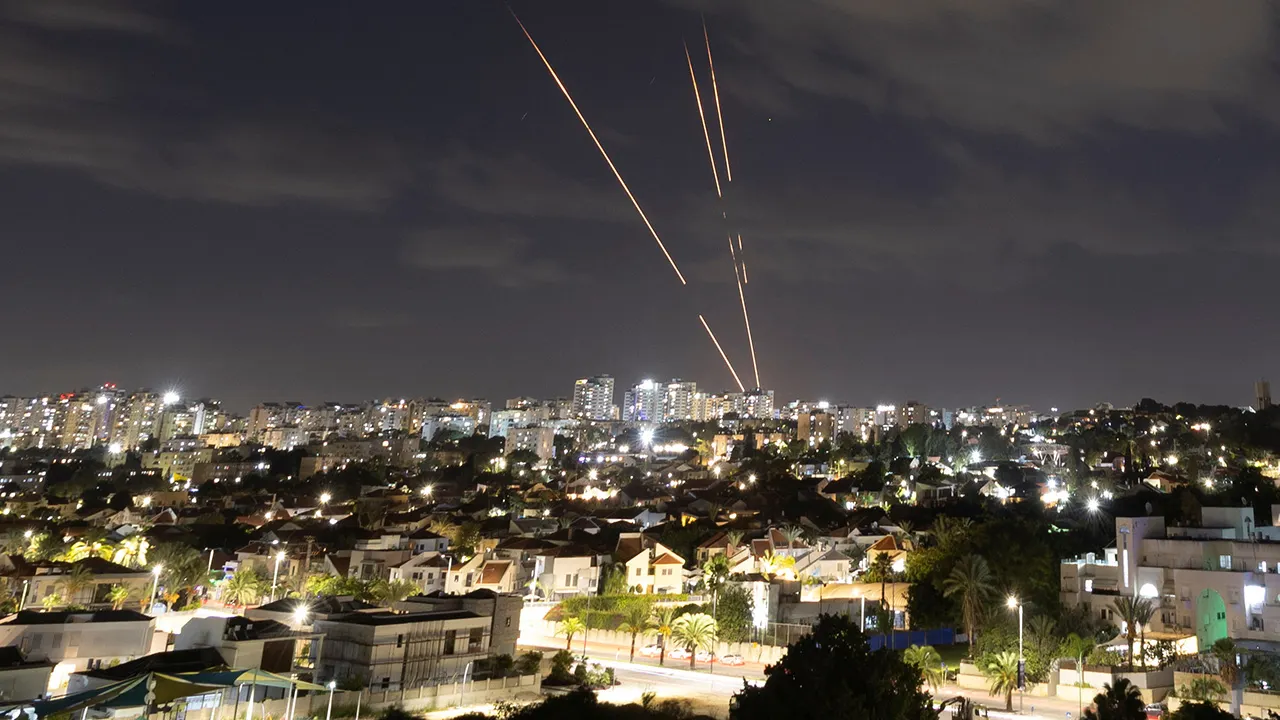 Israeli Forces Report Missile Launches from Iran Towards Southern Occupied Palestine