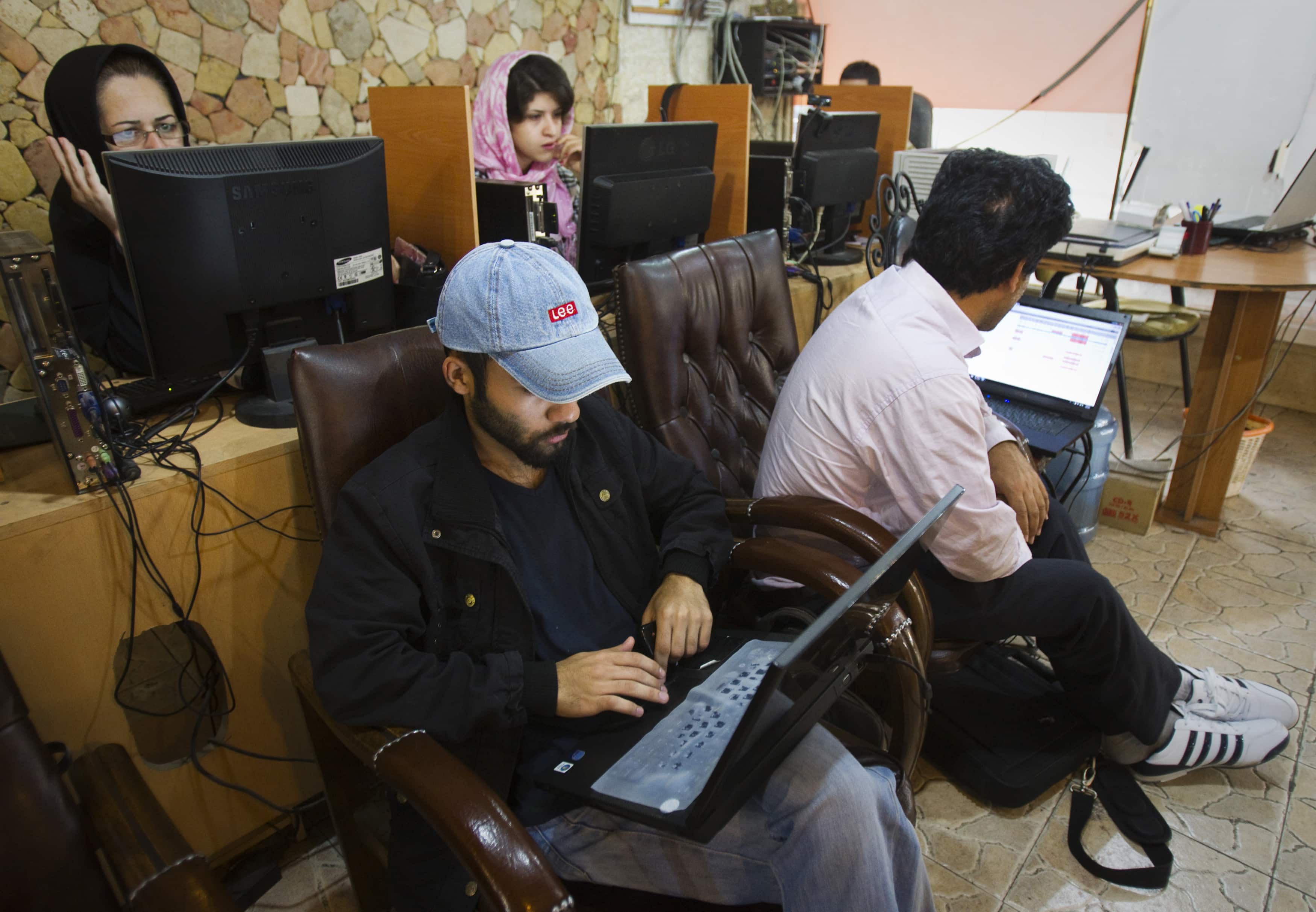 Iran's complete internet blackout may disrupt Psiphon's operation, but users abroad are urged to keep it active for pote