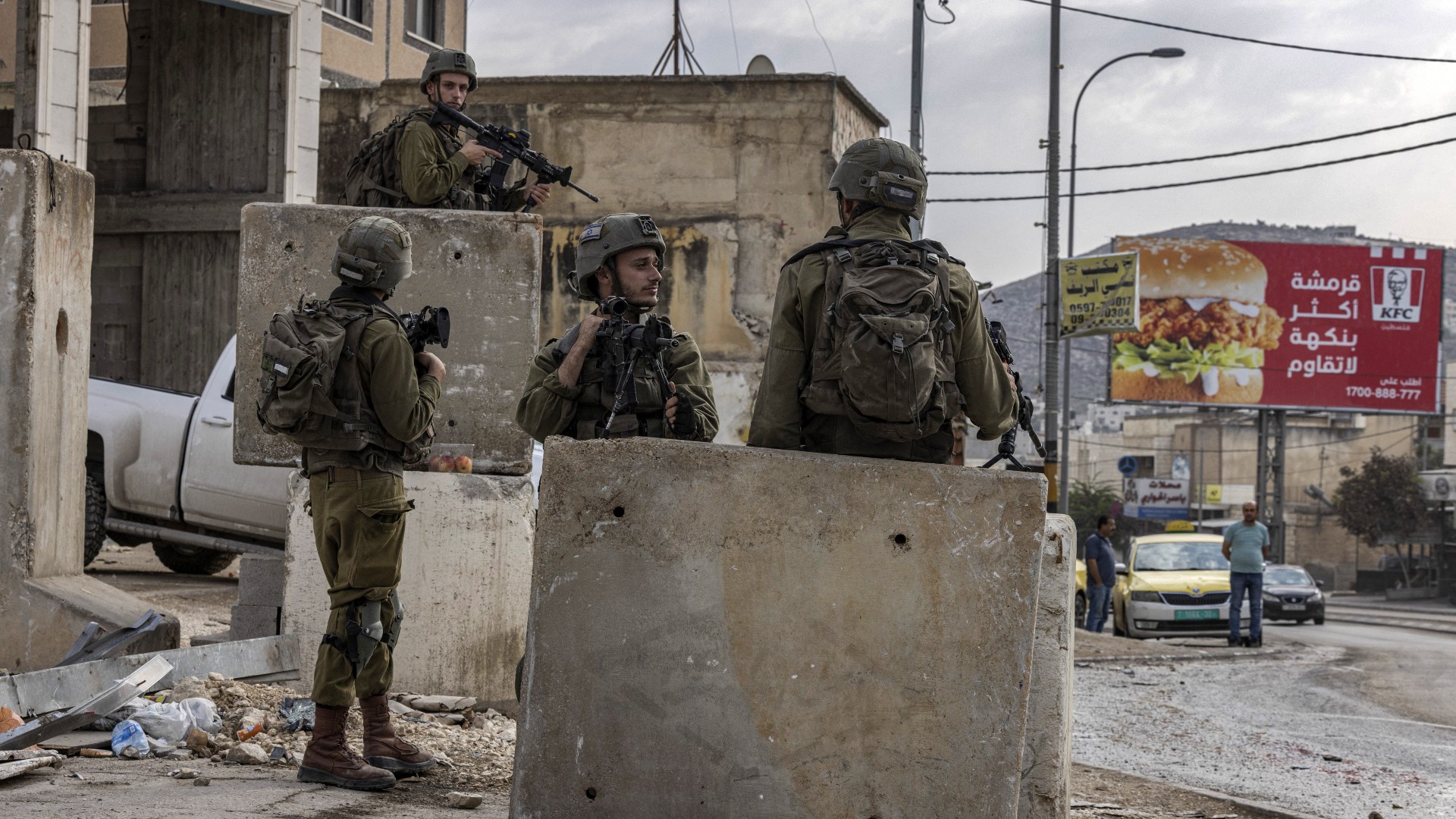 Israeli Forces Arrest Four Palestinians in Zita Jamain near Nablus