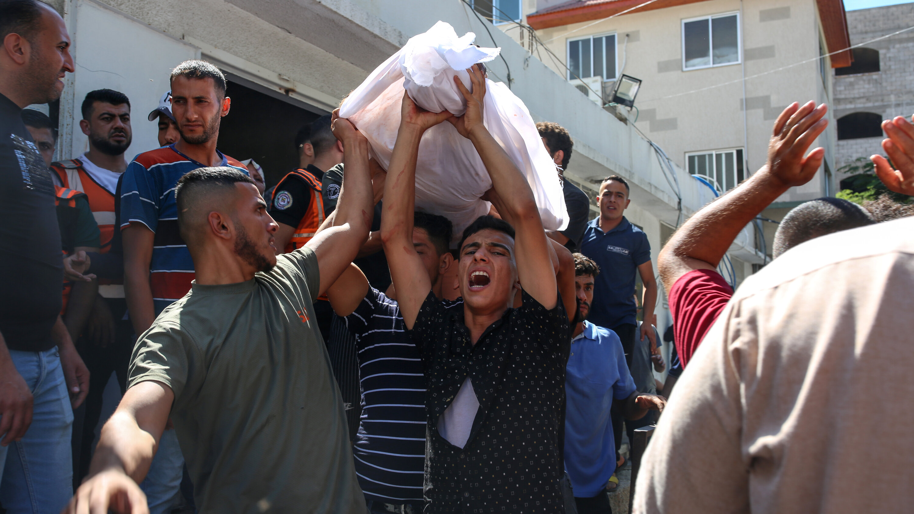 Air raid sirens sound in northern Israel amid border tensions with Lebanon