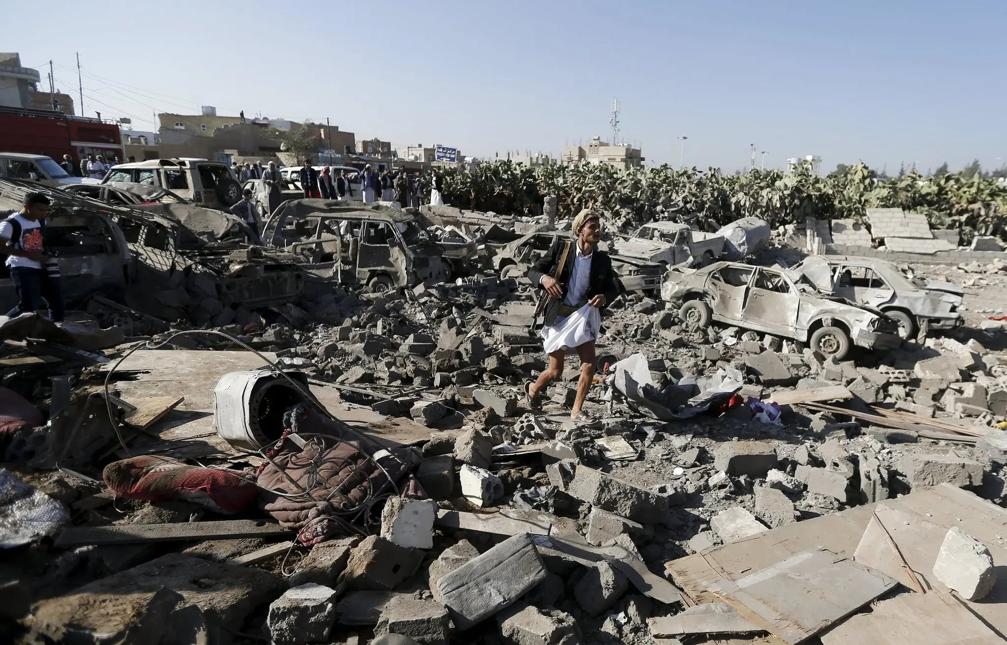 Houthis Advance in Yemen, Attack Saudi Pipeline Compound