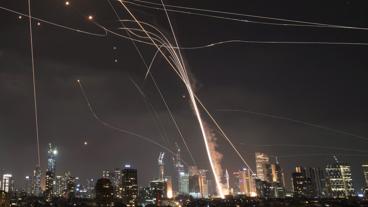Air Raid Sirens Sound in Tel Aviv Following Iranian Rocket Barrage