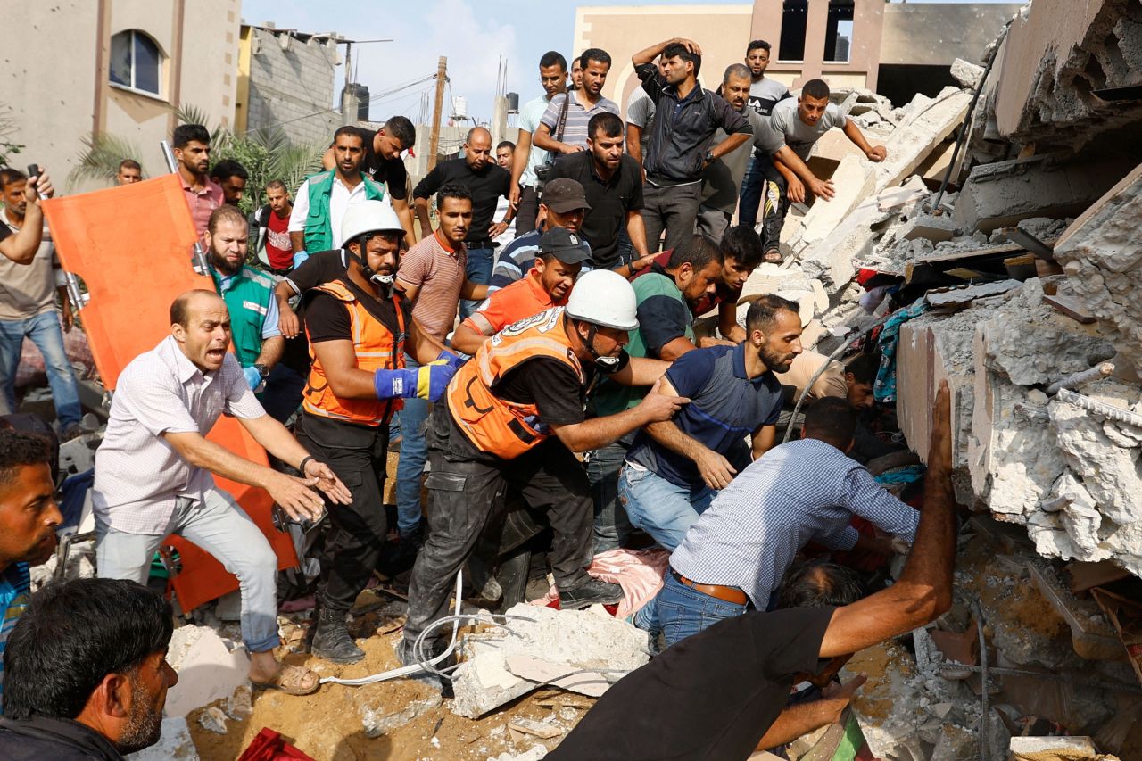 Kuwaiti Hospital Reports One Martyr and Several Injuries from Israeli Airstrikes in Khan Younis
