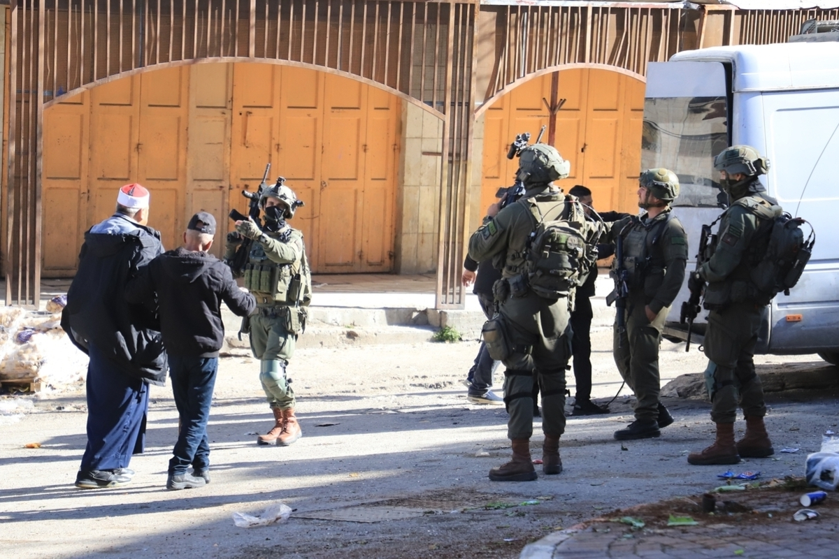 Israeli Forces Raid Bal'a Town East of Tulkarem, Local Sources Report