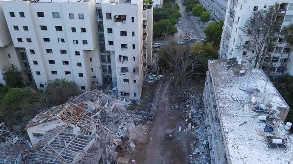 Iranian cluster munition hits Tel Aviv suburb residential building