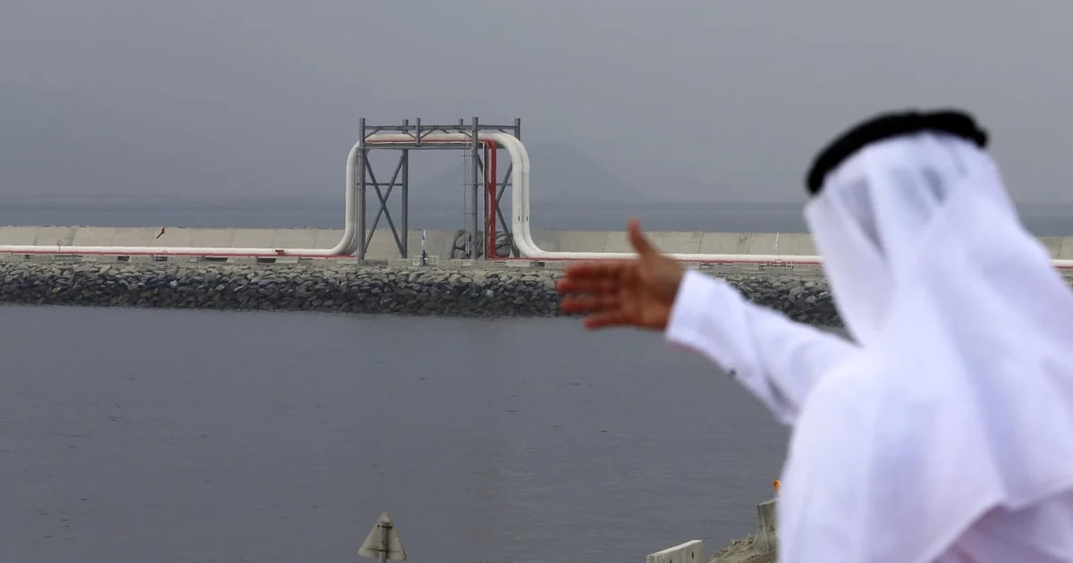 منتجو النفط الخليجيون يبحثون عن بدائل لمضيق هرمز وسط تصعيد الصراع الأمريكي الإيراني