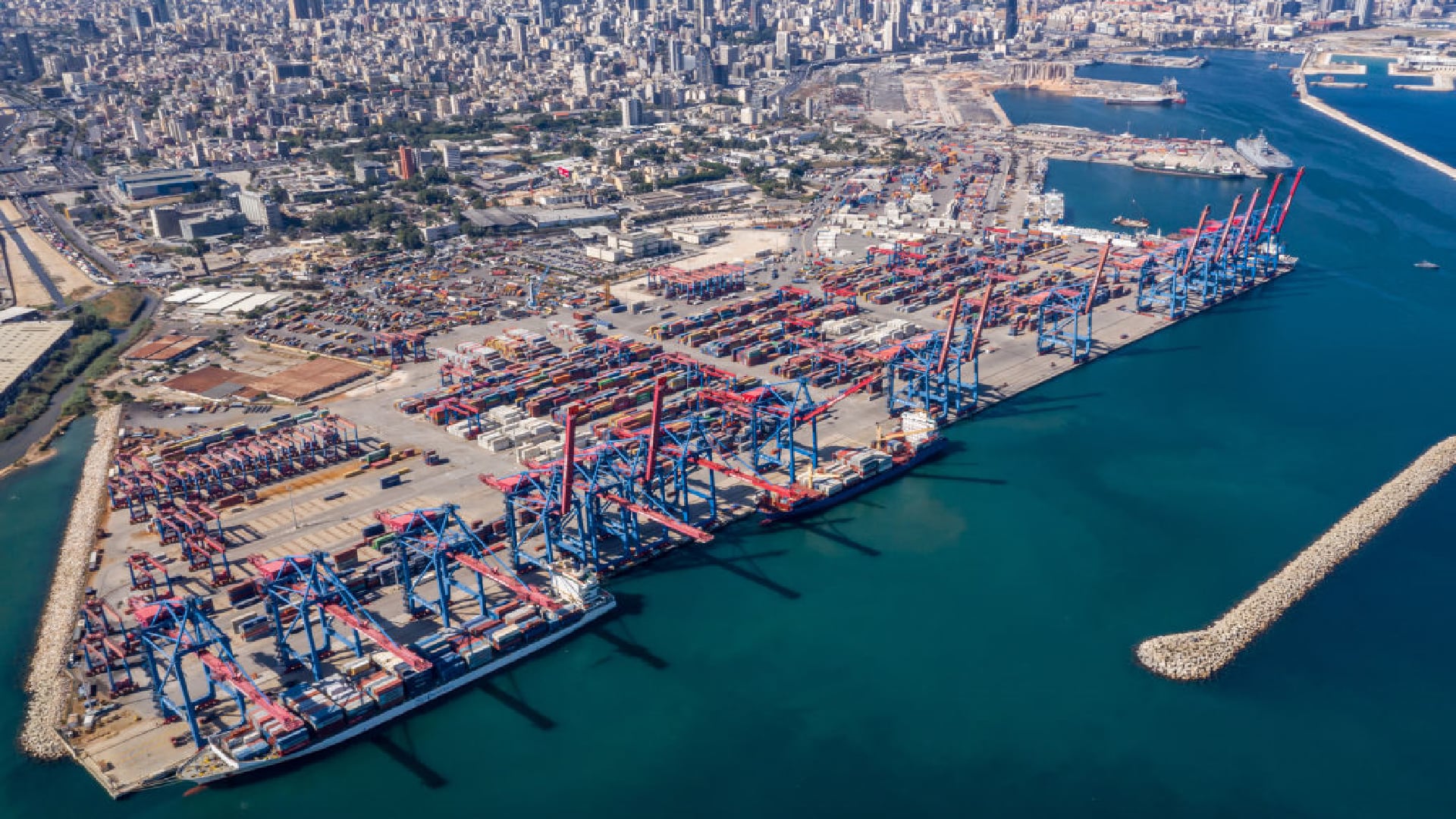 وزير الأشغال اللبناني يكشف عن خطط لرفع طاقة مرفأ بيروت إلى 3 ملايين حاوية وطرابلس إلى أكثر من مليون، مع دراسة ربط سككي ي