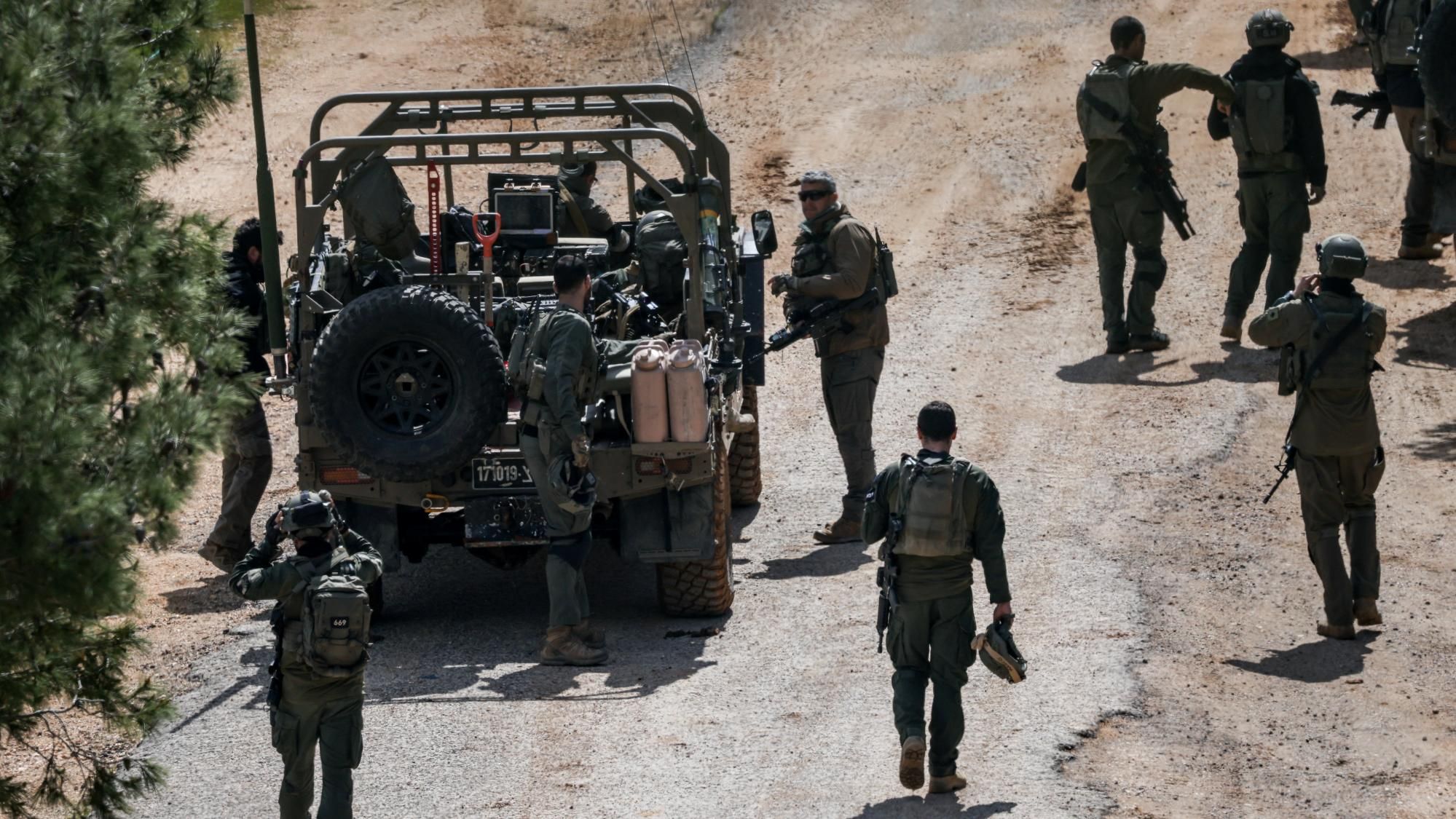 Hezbollah Claims Attack on Israeli Soldiers Near Khiam Prison with Heavy Missile