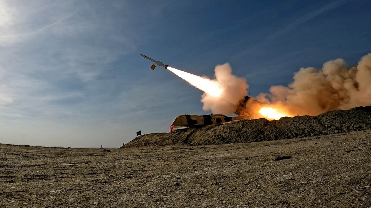 Israeli Forces Report Missile Launches from Iran Towards Occupied Southern Palestine