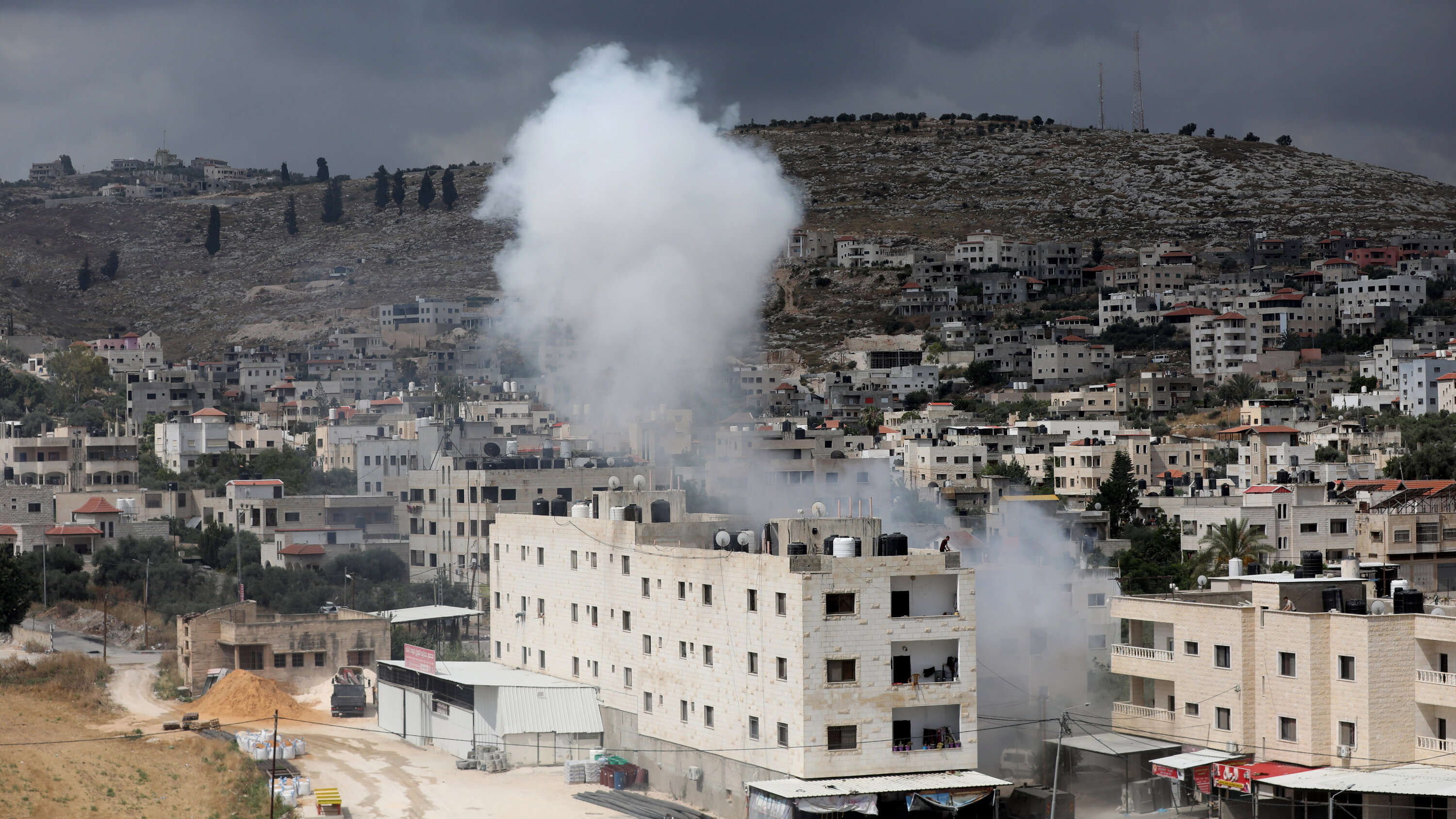 Israeli Forces Raid Izun Town East of Qalqilya, Local Sources Report
