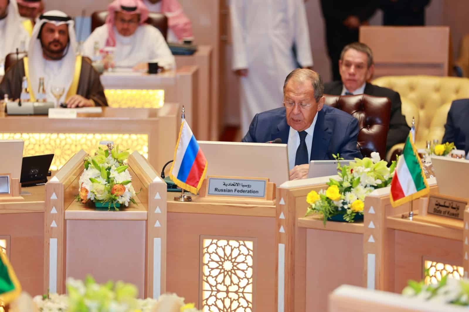 Russian Foreign Minister Calls for Dialogue Amid Concerns Over Middle East Situation