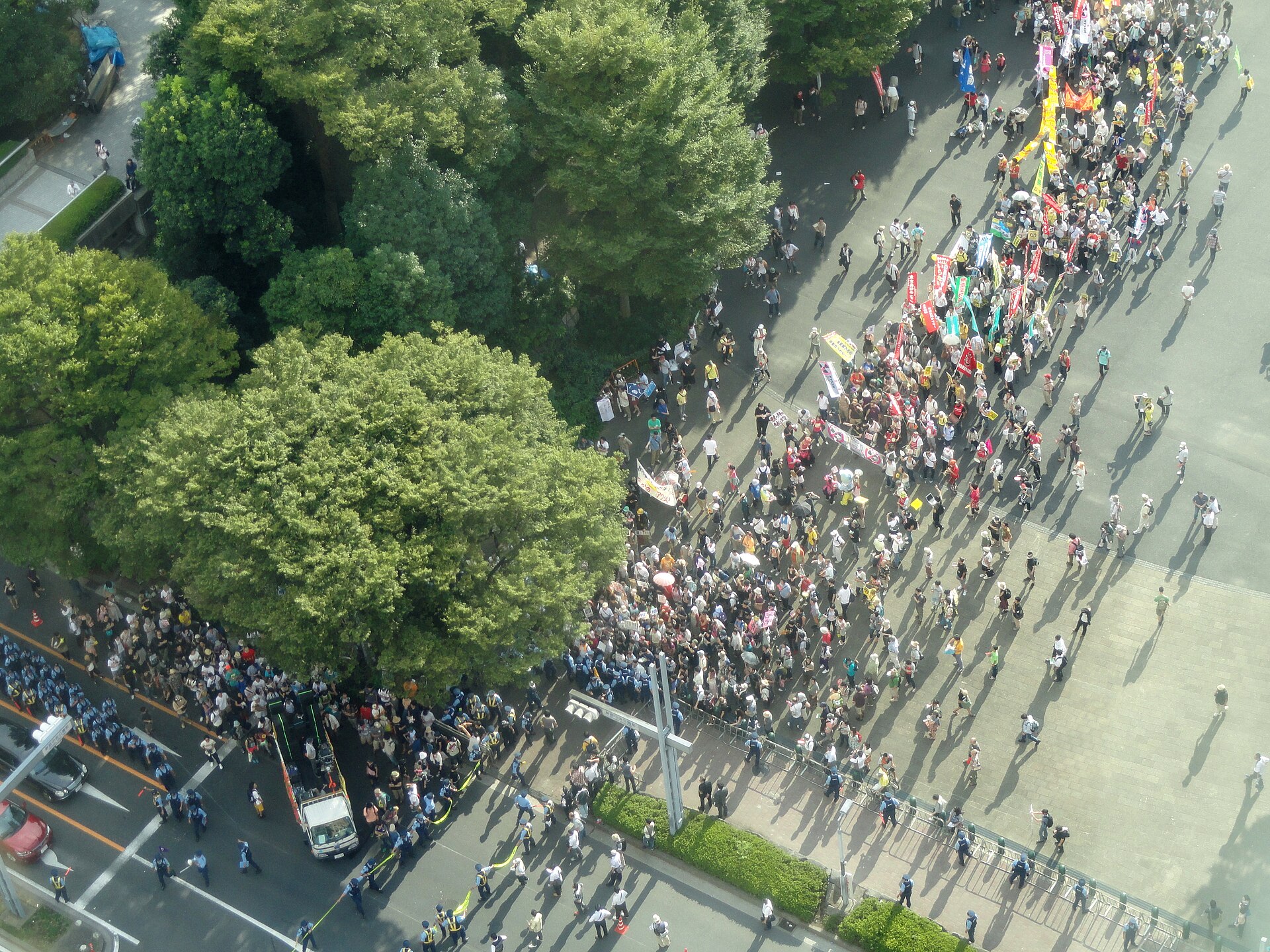 Japanese Protester Displays Nazi Symbol on Israeli Flag Outside Tokyo Embassy